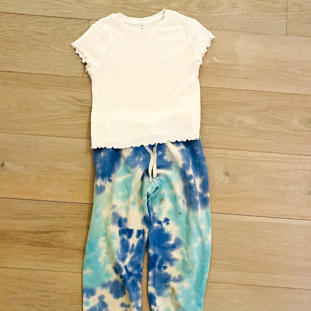 kids girl white shirt (sweatpants not for sale)